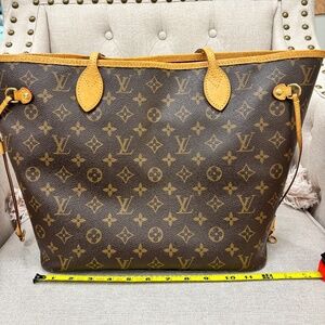 Neverfull MM red interior